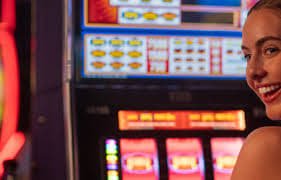 Pemain Indonesia menikmati live casino apk svip5 di smartphone